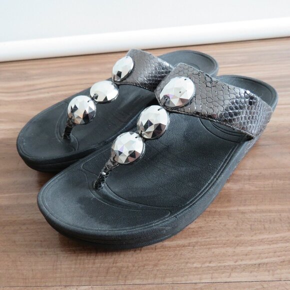 FITFLOP Petra Thong Toe Post Flip Flop Sandals in Metallic Pewter Snake Print - Picture 2 of 12